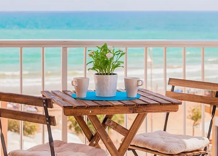 Seaview Modern Beach Apartment